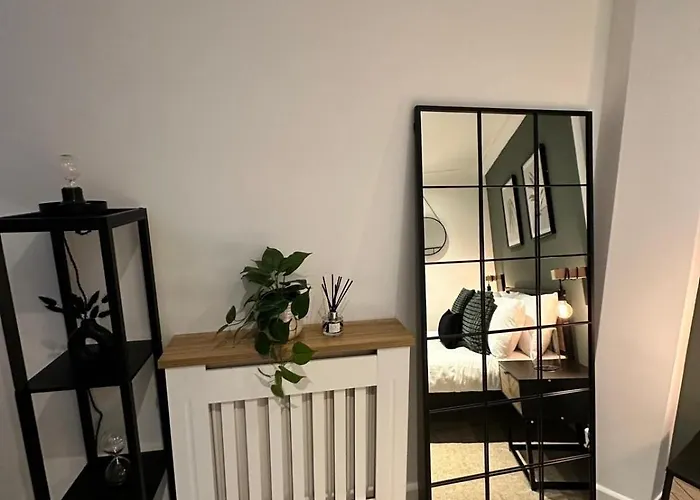 Central Cardiff, Entire House